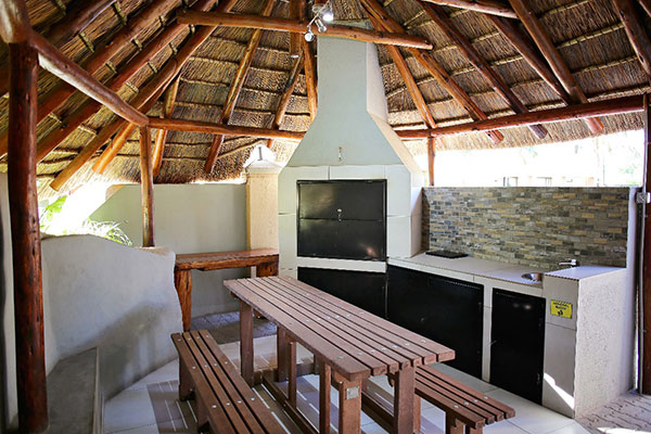 Interleading Family Unit with outdoor braai lapa area