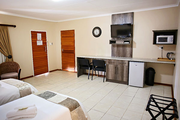 Interleading Family Unit with outdoor braai lapa area